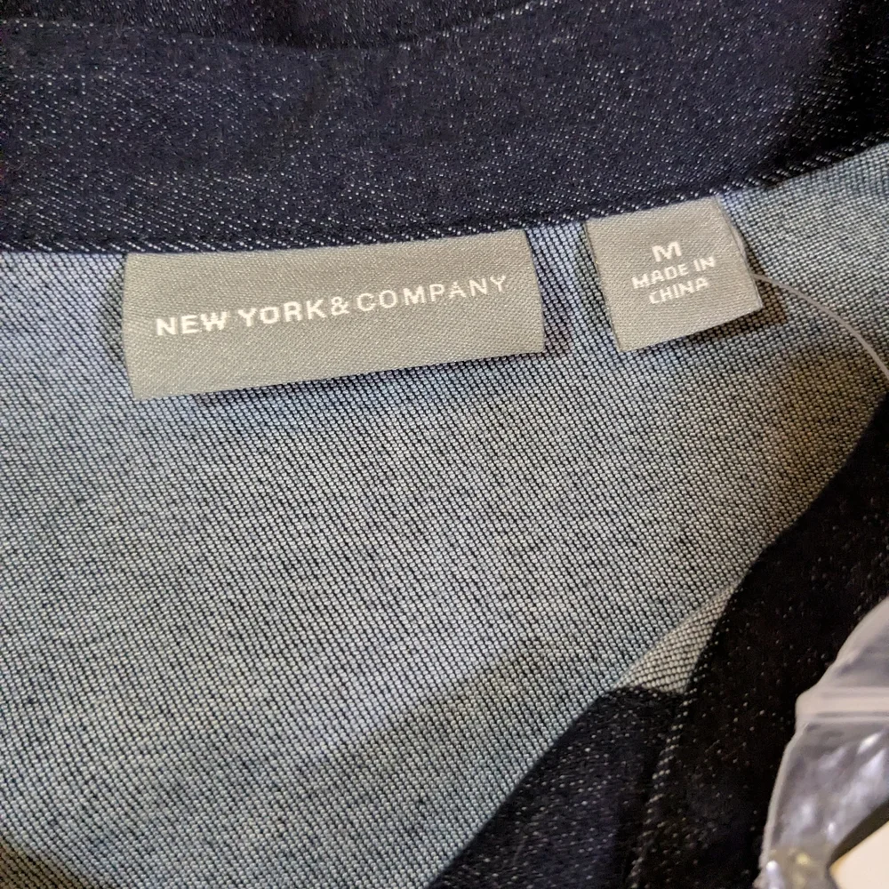 NWT! New York & Co. Dark Blue Denim Floral Embroidered Dress Midi Shirtdress MED - Picture 2 of 15